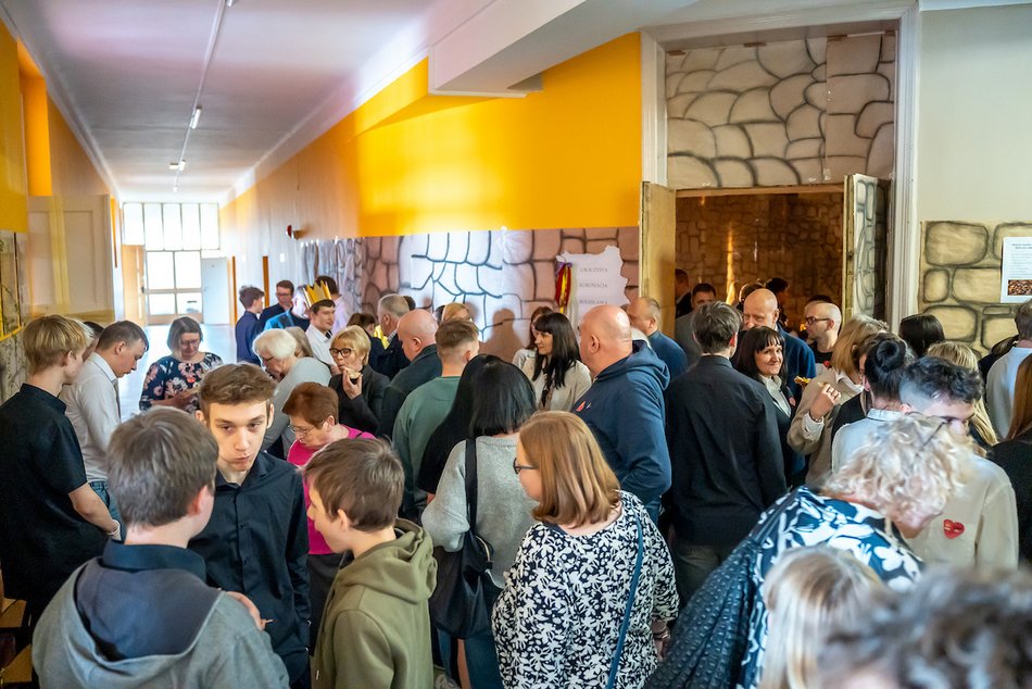 Łódź. 100-lecie Zespołu Szkół Ponadpodstawowych nr 5 w Łodzi. To była prawdziwa podróż w czasie!