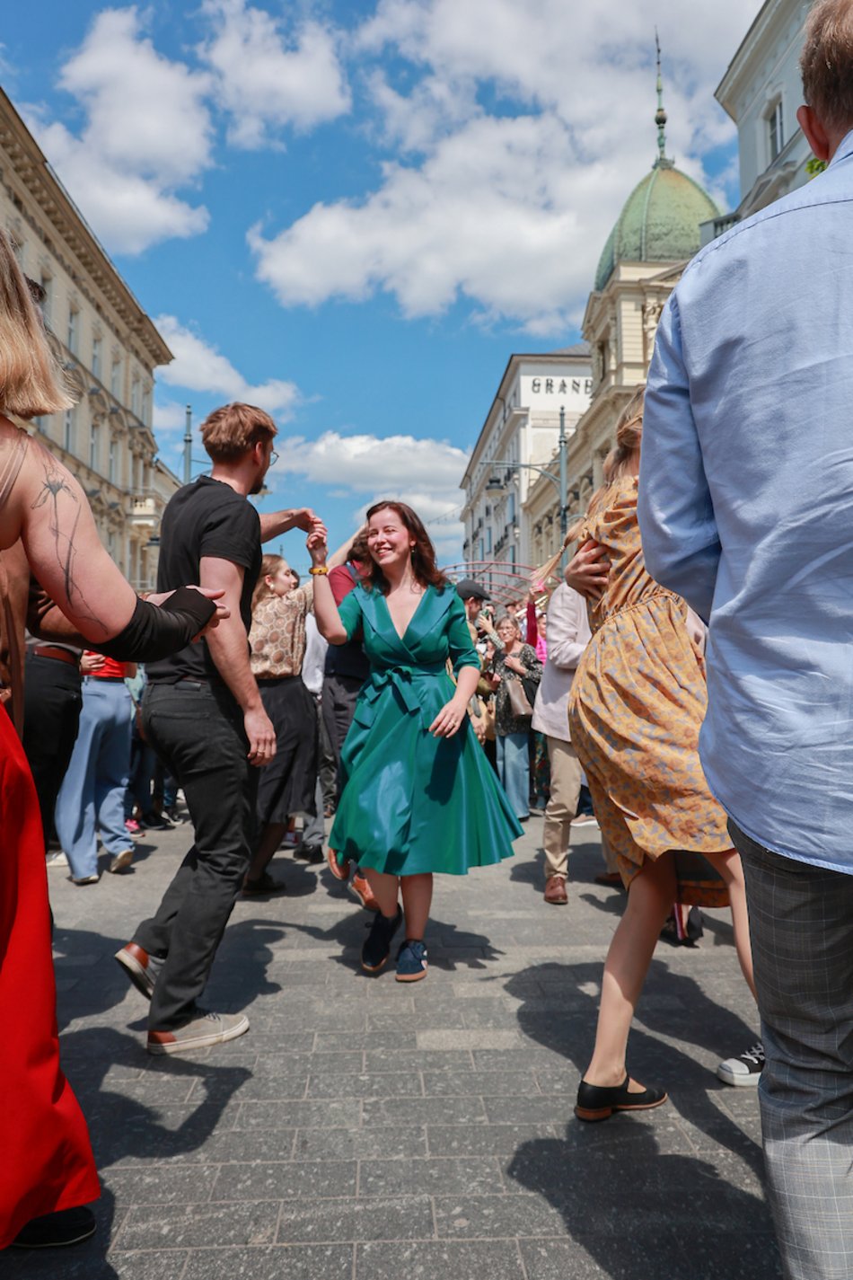 Łódź. Swingowy Spacer po Piotrkowskiej. Najbardziej roztańczona parada w Łodzi! Byłeś?
