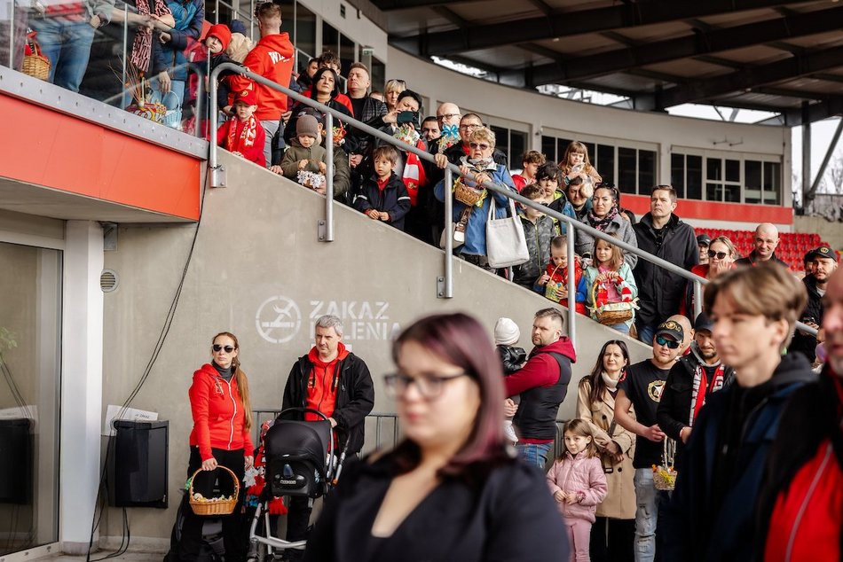 Łódź. Święcenie pokarmów na stadionie Widzewa Łódź
