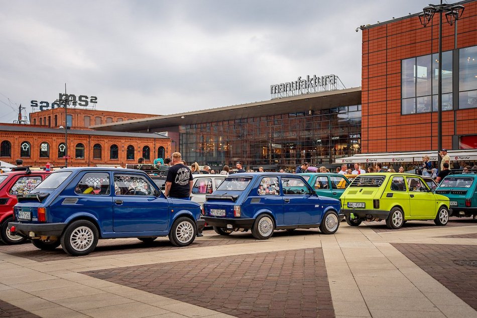 Łódź. Parada maluchów w Manufakturze! Kultowe fiaty 126p ciągle w modzie