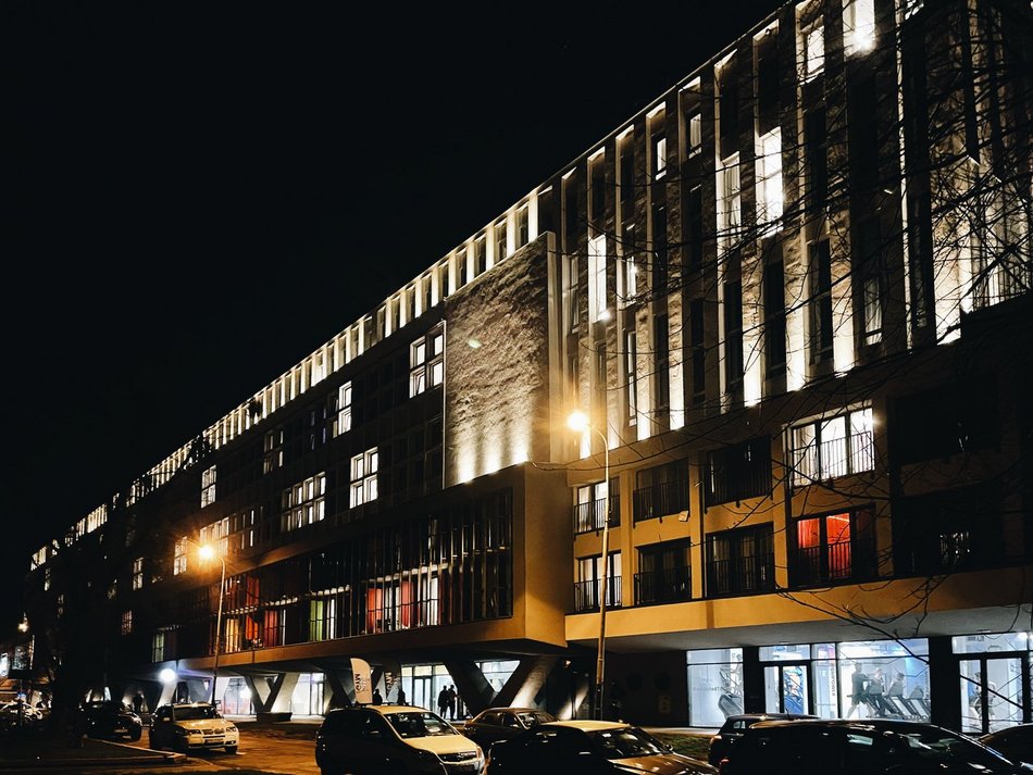 Base Camp, ul. Rewolucji 1905 roku 45