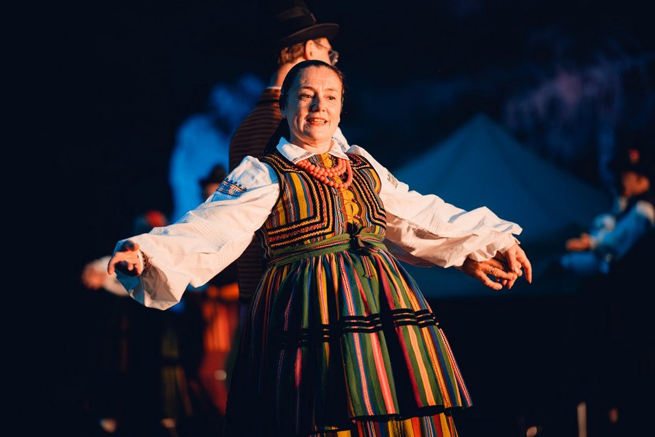 Łódź. Noc Świętojańska w Ogrodzie Botanicznym w Łodzi. Magia światła, natury i folkloru