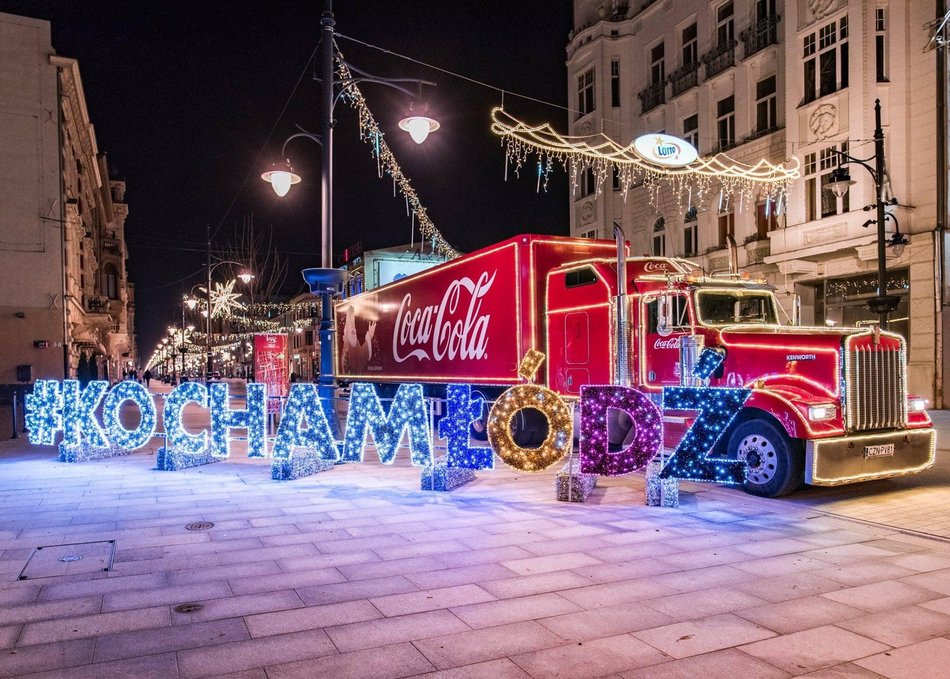 Ciężarówka Coca-Coli na Piotrkowskiej