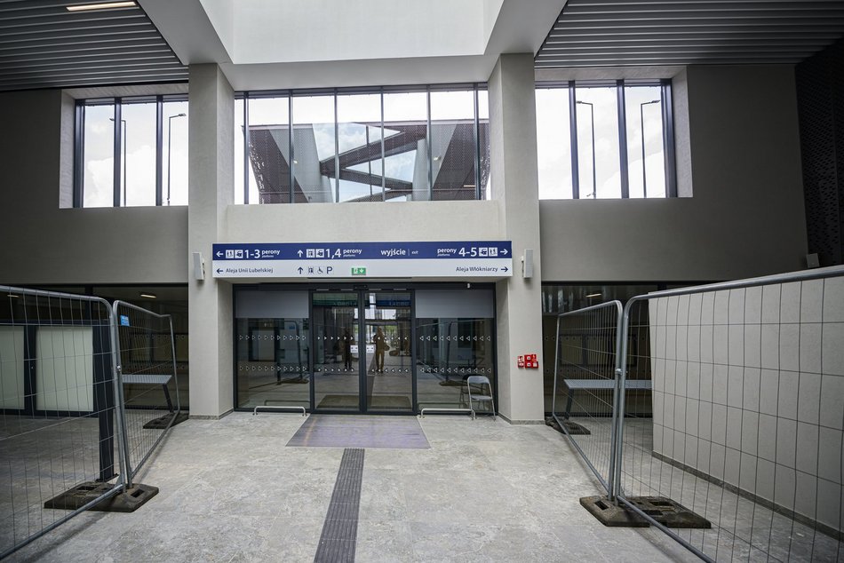 Nowy dworzec Łódź Kaliska od środka! Korytarze, kasy i zejścia na perony
