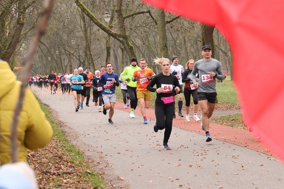 Bieg Niepodległościowa 5 w parku Na Zdrowiu w Łodzi. Odszukaj się w galerii!