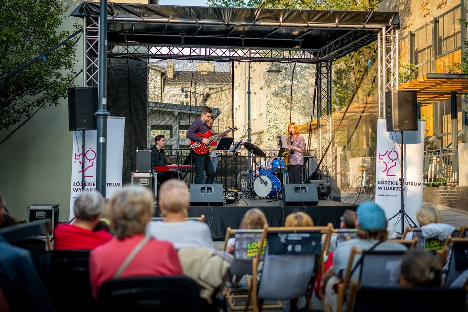 Łódź. Jazzowe Wtorki w Łodzi. Youth Jazz Band wystąpił w Pasażu Róży