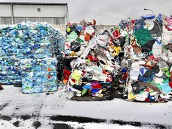 Nie wyrzucaj, pomagaj! Gdzie w Łodzi oddać ciepłą odzież dla potrzebujących?