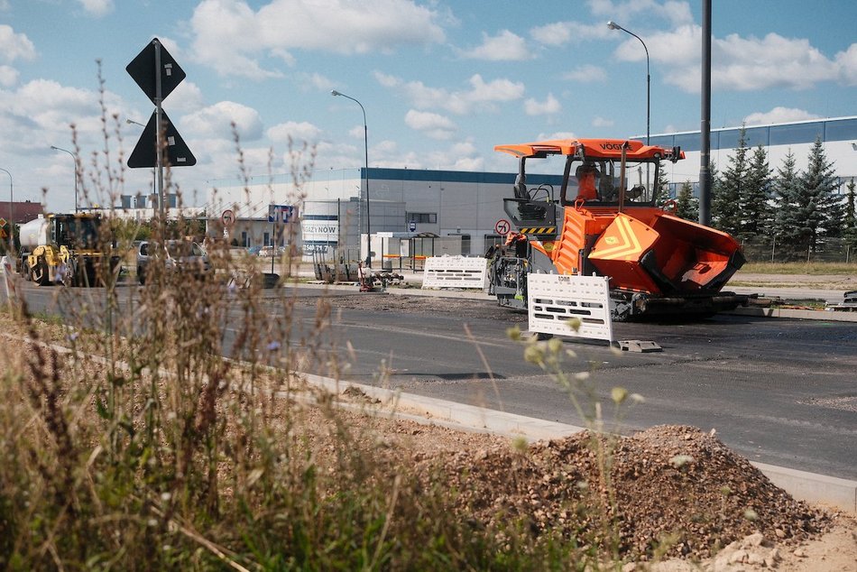Remont Puszkina w Łodzi dobiega końca. Drogowcy kończą układać nową jezdnię