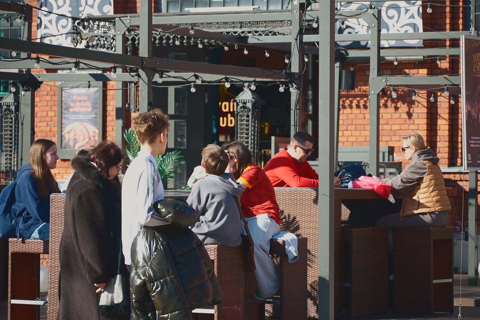 Park Staromiejski i Manufaktura skąpane w wiosennym słońcu