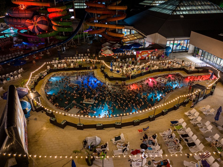 Nocne Pływanie w Aquaparku Fala