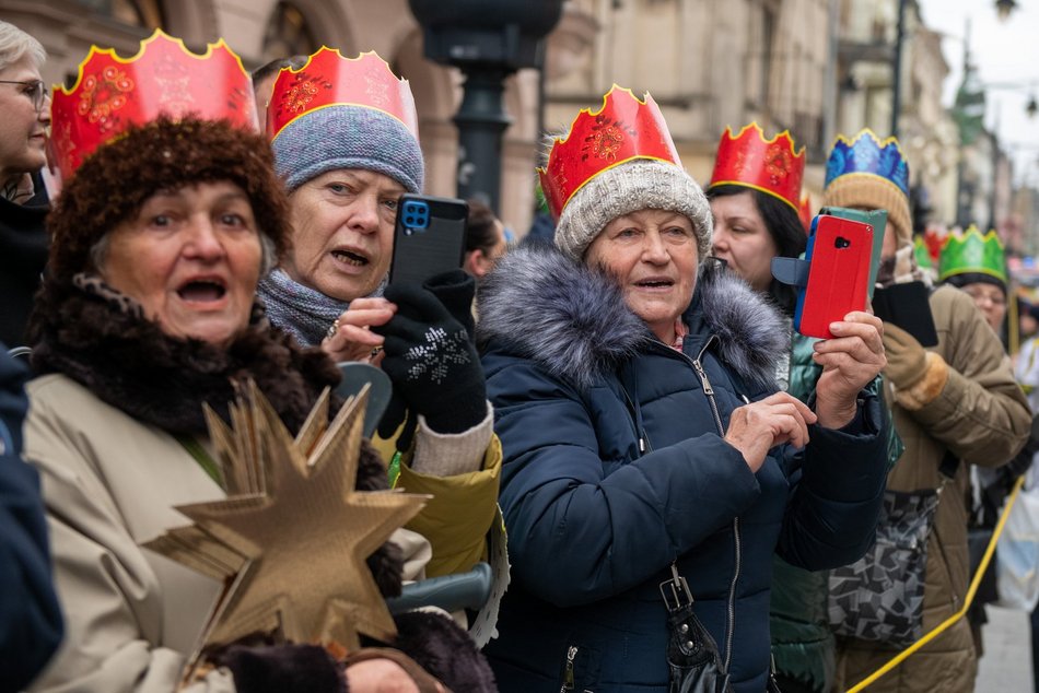 Orszak Trzech Króli w Łodzi. Tłumy łodzian świętowały w kolorowym pochodzie [ZDJĘCIA]