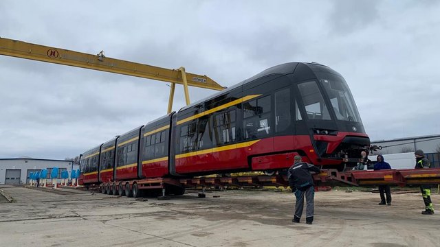 MPK Łódź. Trzeci z nowych tramwajów Moderus Gamma dotarł do Łodzi [ZDJĘCIA]
