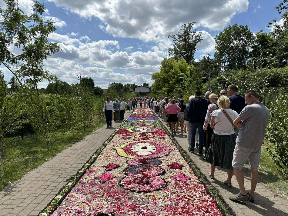 Łódź. Boże Ciało w Łódzkiem. Kwiatowe dywany w Spycimierzu