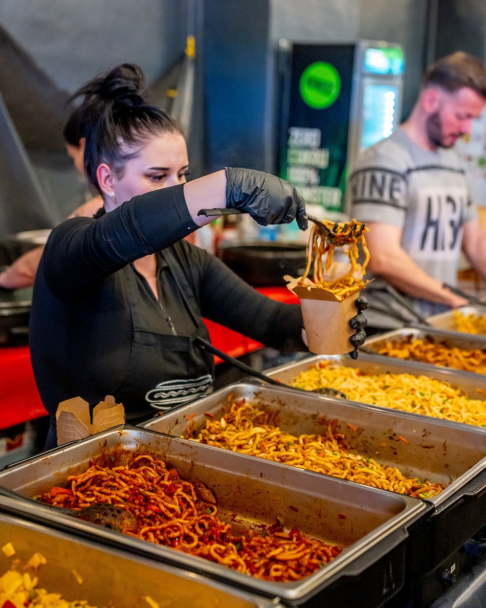 Łódź. Festiwal Azjatycki w Łodzi. Piotrkowska 217 pełna orientalnych smaków
