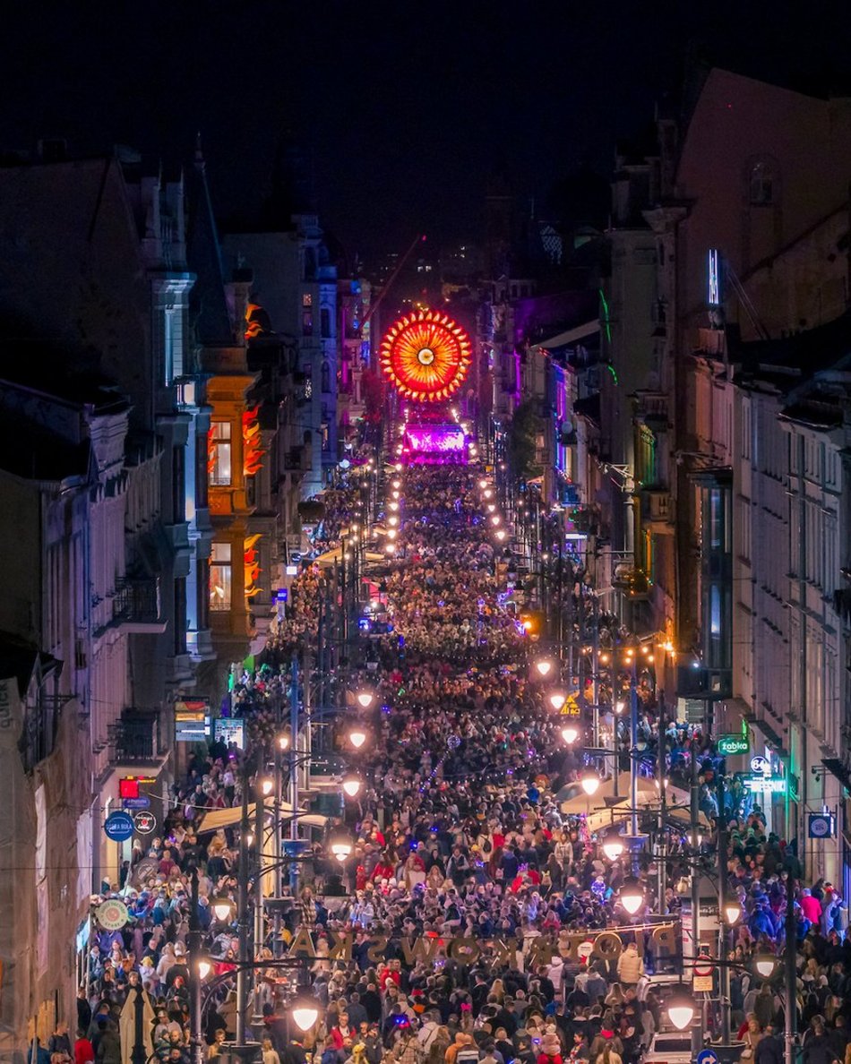 Łódź. Miliony świateł na Piotrkowskiej! Light Move Festival 2025 Łódź z lotu ptaka