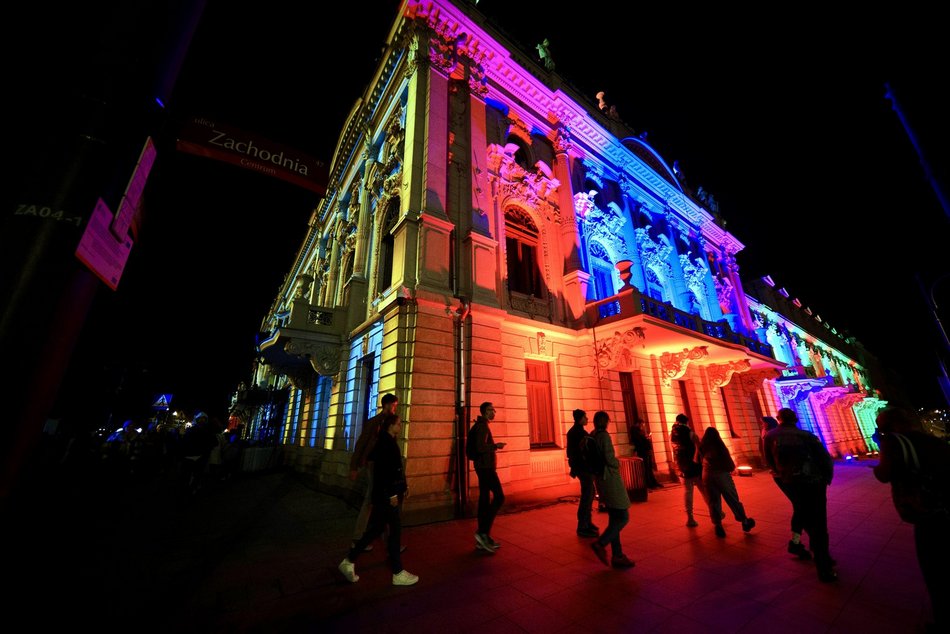 TOP 25 zdjęć z pierwszego dnia Light Move Festival 2025 Łódź. W sam raz na tapetę!