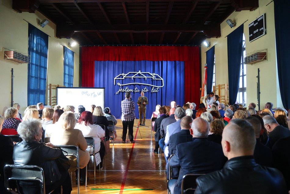 Łódź. Jubileusz w Szkole Podstawowej nr 42 w Łodzi. Huczne obchody z okazji 100-lecia