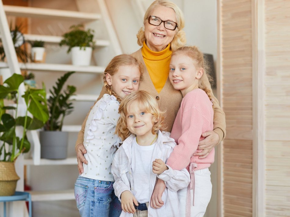 Łódź. Babcia z wnuczkami