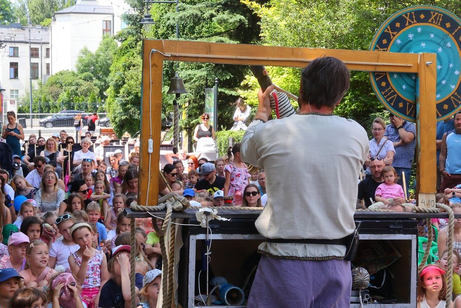 Łódź. Baśniowa Piotrkowska w Łodzi. Teatr Barnaby zachwycił dzieci!