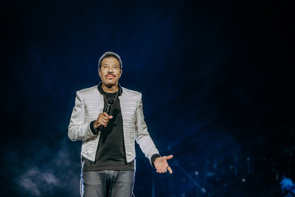 Łódź. Lionel Richie w Łodzi. Ponadczasowe hity porwały publiczność w Atlas Arenie