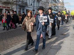 Łódź. Polonez na Piotrkowskiej w Łodzi