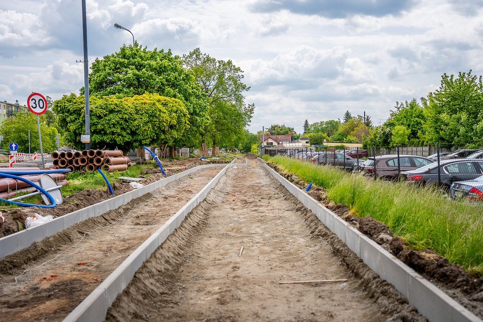 Łódź. Remont Śmigłego-Rydza i Niższej w Łodzi. Budują konstrukcję nowego torowiska