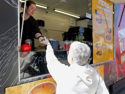 Łódź. Zlot food trucków w EC1 Łódź. Nie chce Ci się gotować? Koniecznie tam zajrzyj!