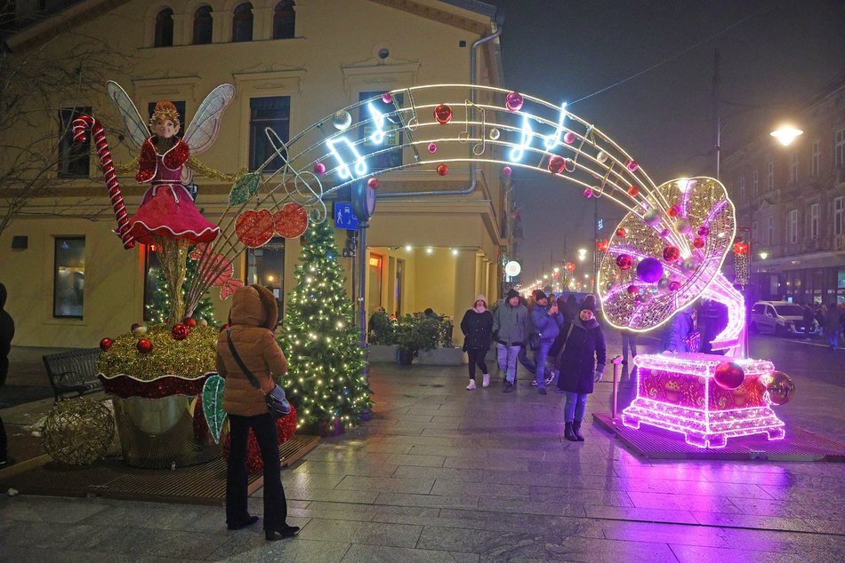 Iluminacje świąteczne w Łodzi. Zobacz najpiękniejsze ozdoby na Piotrkowskiej i placu Wolności
