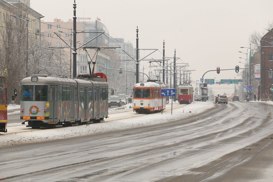 Wielka parada zabytkowych autobusów i tramwajów MPK Łódź
