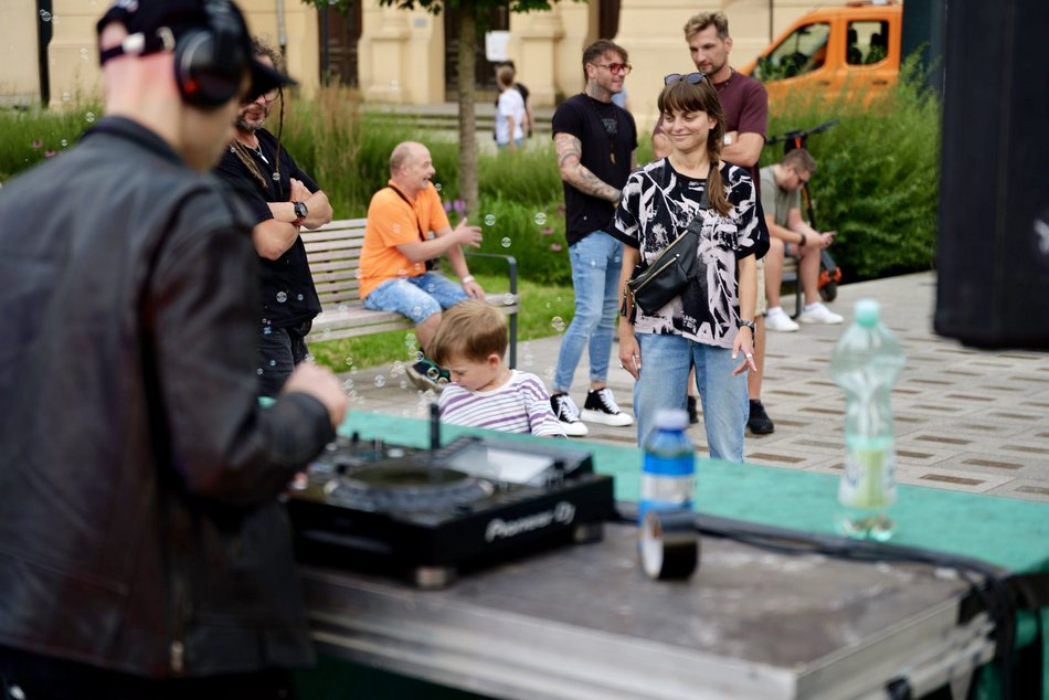 Łódź. Muzyczny plener na placu Wolności w Łodzi. Spora dawka muzyki elektronicznej
