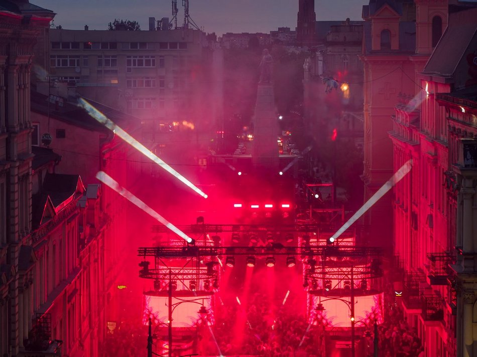 Łódź. To dopiero widok! Największy pochód w historii Parady Wolności w Łodzi z lotu ptaka!