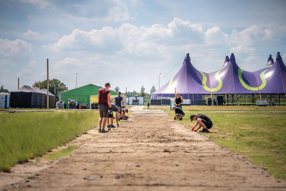 Łodź Summer Festival 2025. Zobacz, jak powstaje festiwalowe miasteczko
