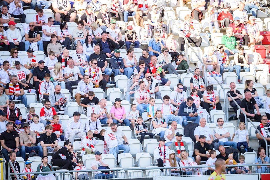 Łódź. Kibice na meczu ŁKS Łódź ze Zniczem Pruszków. Byłeś? Odszukaj się w galerii