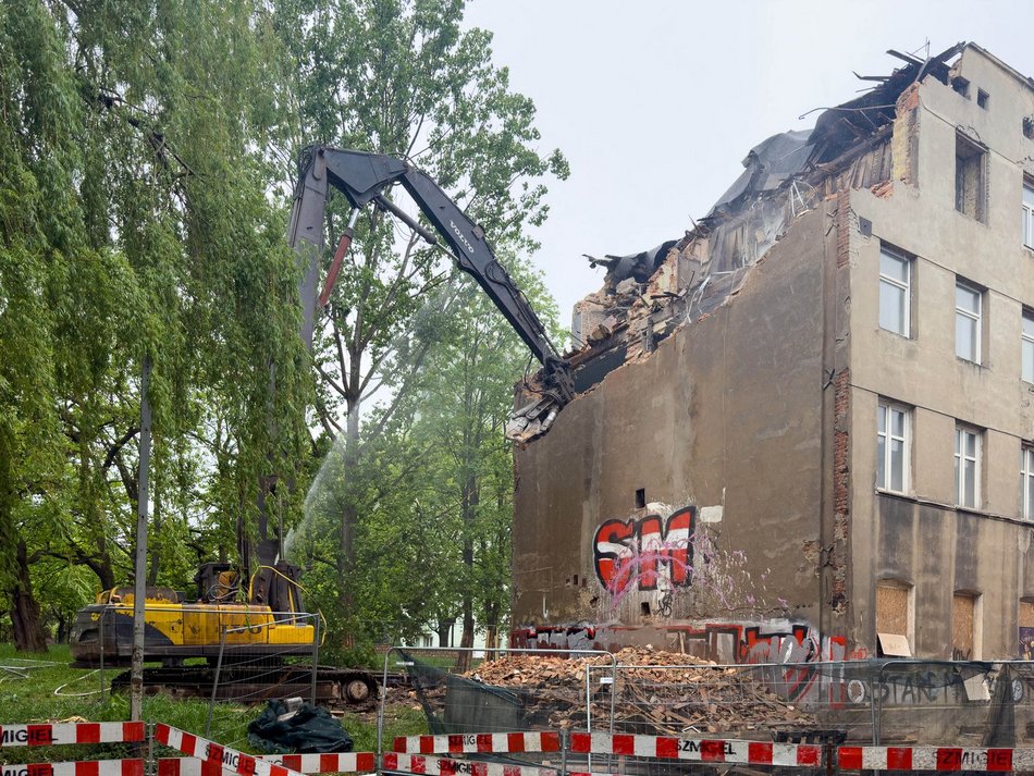 Łódź. Remont Franciszkańskiej w Łodzi. Wyburzają kamienicę, by poszerzyć ulicę!