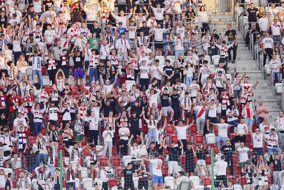 Łódź. Kibice na meczu ŁKS Łódź - Pogoń Siedlce