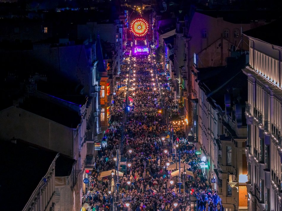 Łódź. Miliony świateł na Piotrkowskiej! Light Move Festival 2025 Łódź z lotu ptaka