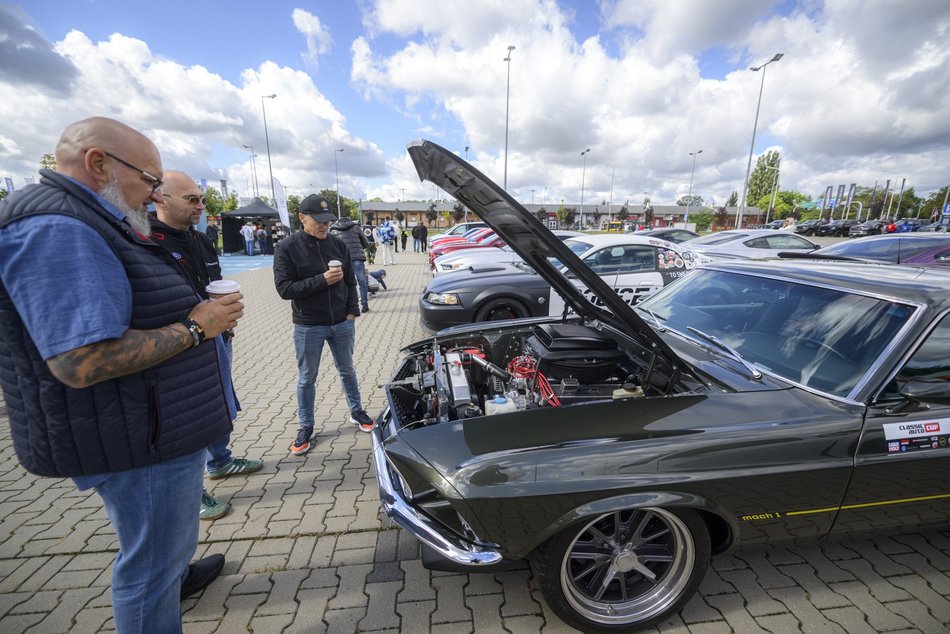 Ale auta pod Atlas Areną w Łodzi. Europejski zlot aut sportowych