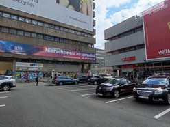Łódź. Biurowiec Centralu w Łodzi na sprzedaż. Za ile można kupić kultowy budynek z lat 70.?