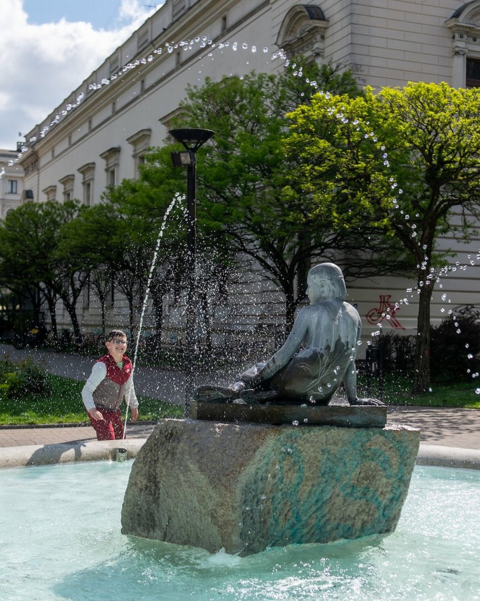 Łódź. Fontanny powróciły! Czas na wodne szaleństwo w mieście