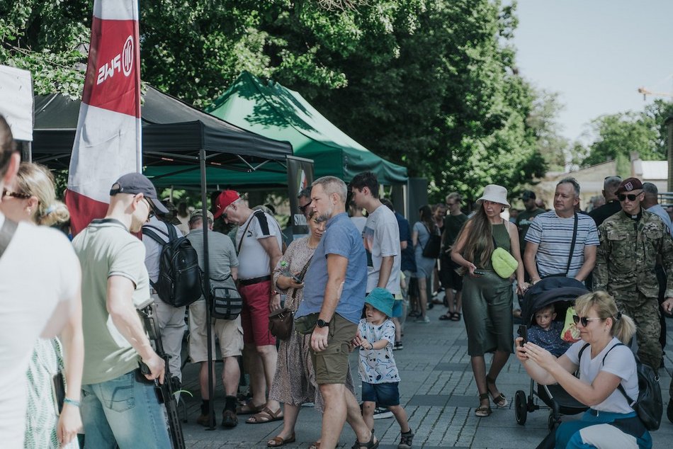 Łódź. Święto Wojska Polskiego w Łodzi. Wielka parada, piknik, rekonstrukcje historyczne