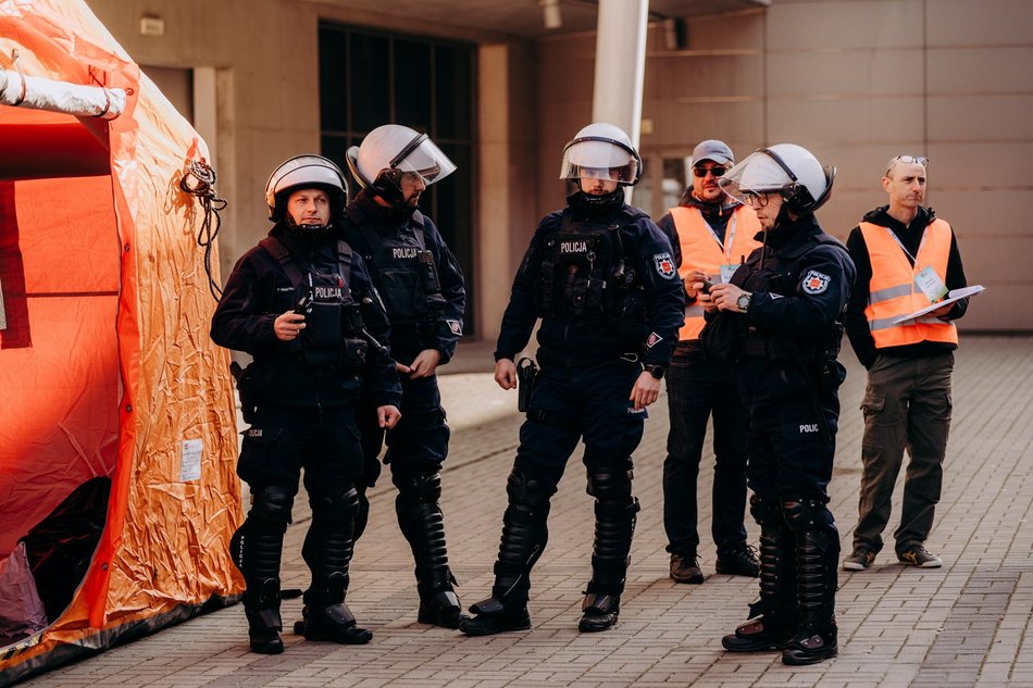 Ćwiczenia służb specjalnych na stadionie im. Władysława Króla w Łodzi