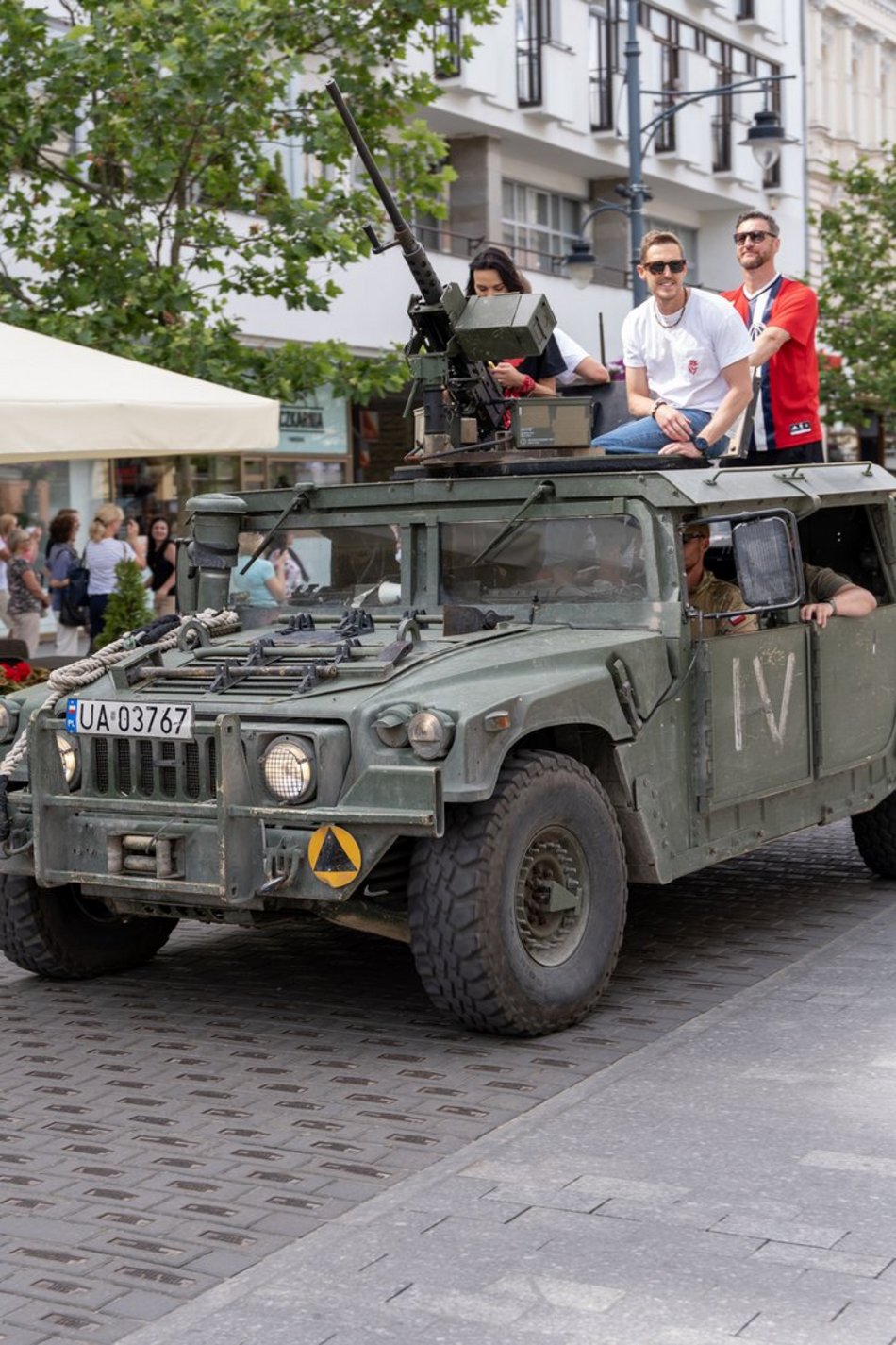 Parada na Piotrkowskiej przed meczem Marcina Gortata z NATO