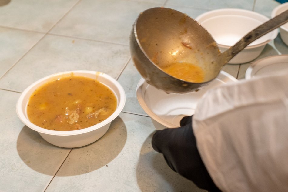 Łódź. Autobus dla osób w kryzysie bezdomności w Łodzi wyruszył w trasę