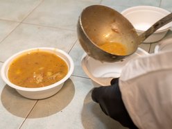 Łódź. Autobus dla osób w kryzysie bezdomności w Łodzi wyruszył w trasę