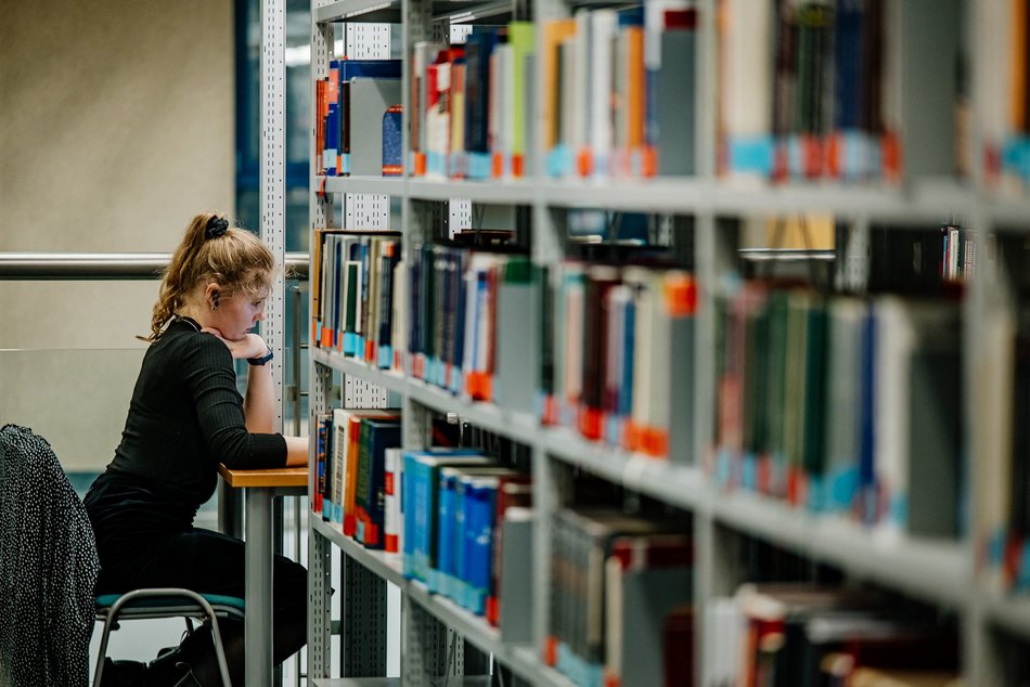 Łódź. Biblioteka Uniwersytetu Łódzkiego otwarta do północy. Na naukę nigdy nie jest za późno!