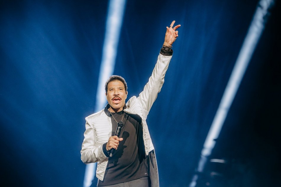 Łódź. Lionel Richie w Łodzi. Ponadczasowe hity porwały publiczność w Atlas Arenie