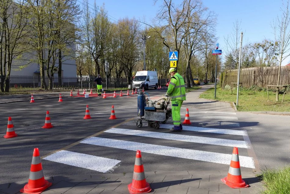 Łódź. Wielkie malowanie pasów na ulicach w Łodzi. Będzie bezpieczniej!