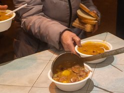 Łódź. Co robi Łódź dla osób w kryzysie bezdomności? Noclegi, odzież i ciepłe posiłki