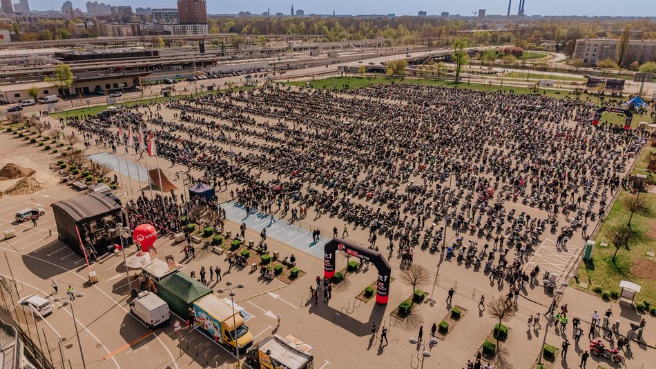 Łódź. Motocykliści opanowali Łódź! Otwarcie sezonu pod Atlas Areną i parada przez miasto