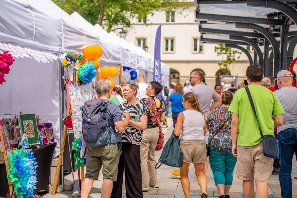 Łódź. Piknik bez barier w Łodzi. Stary Rynek tętnił życiem i pozytywną energią